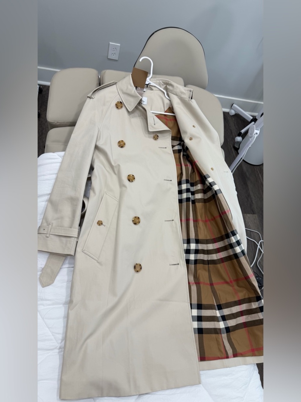 Burberry Light Tan Trench Coat with Check Lining - Picture 11 of 13